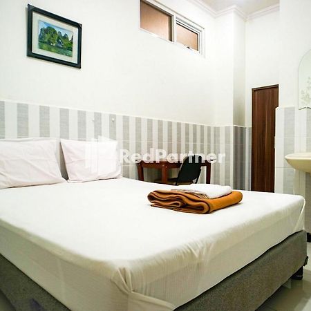 Hoki Homestay Redpartner Surabaya Esterno foto