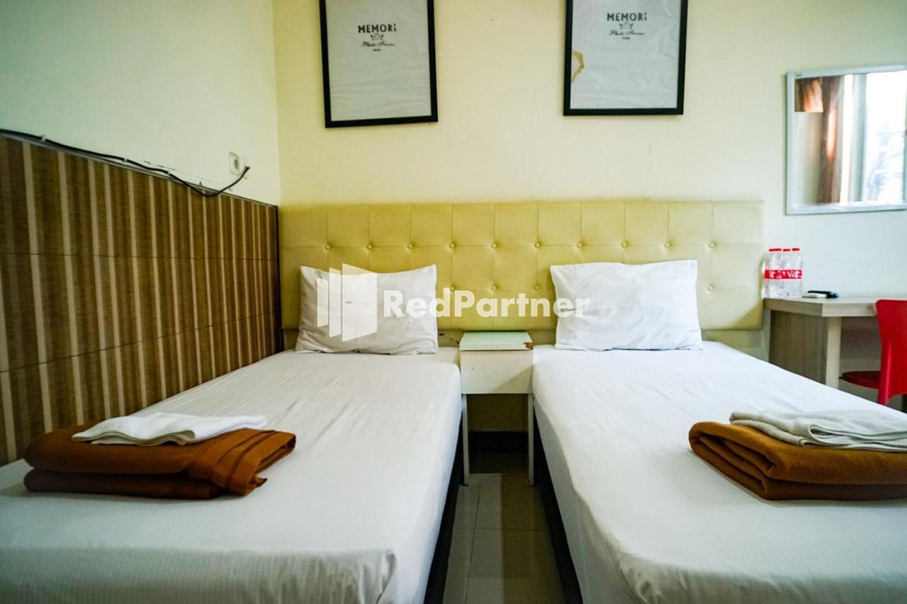 Hoki Homestay Redpartner Surabaya Esterno foto