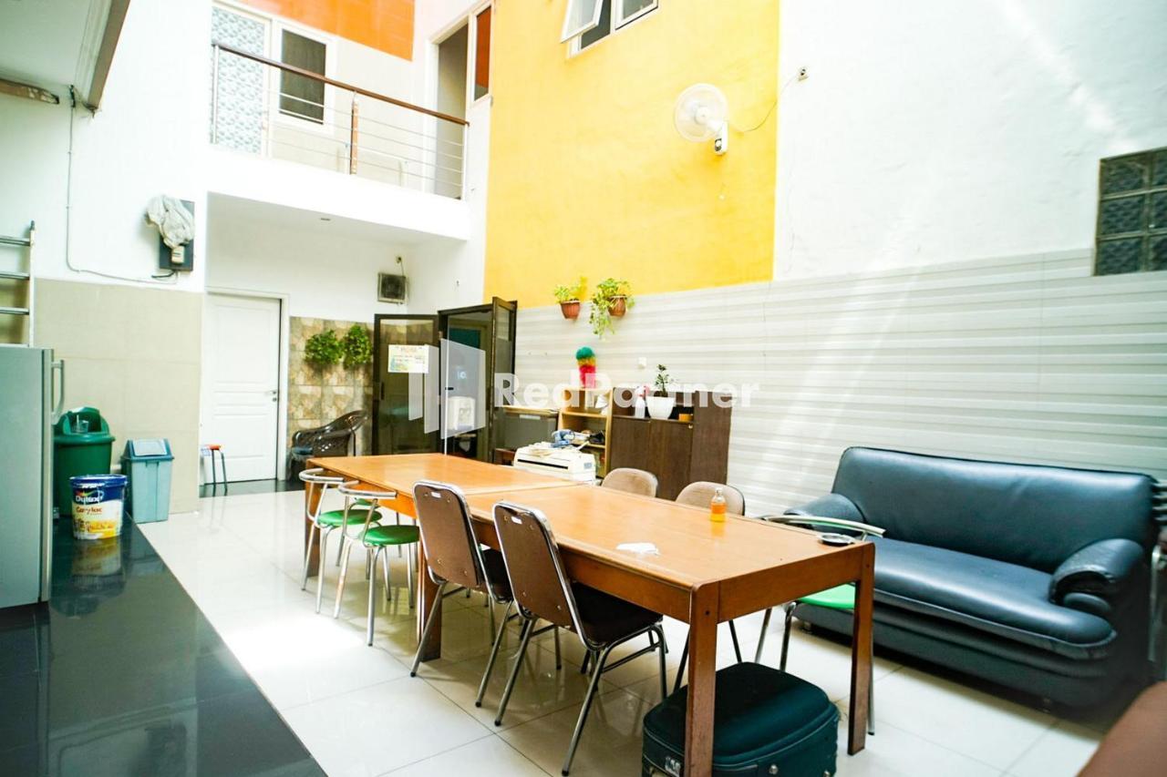 Hoki Homestay Redpartner Surabaya Esterno foto