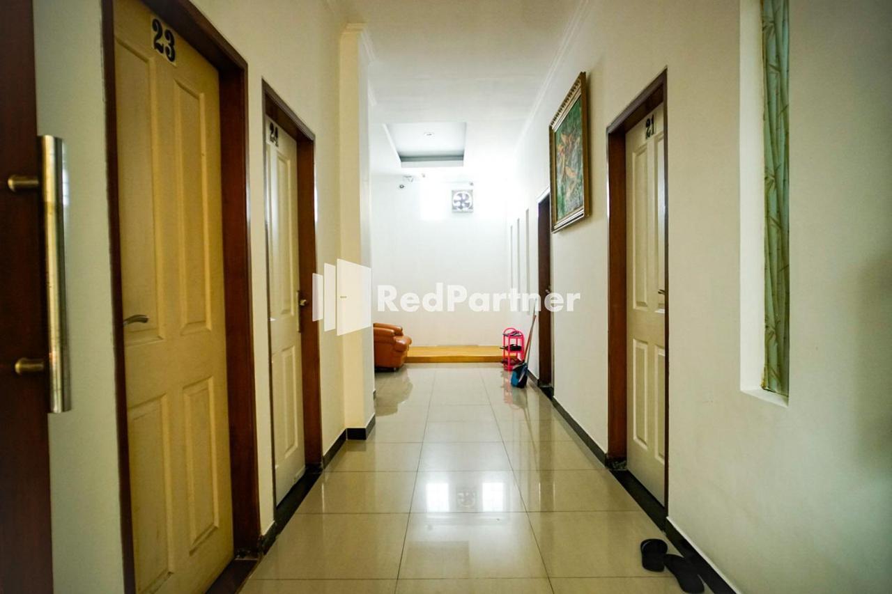 Hoki Homestay Redpartner Surabaya Esterno foto