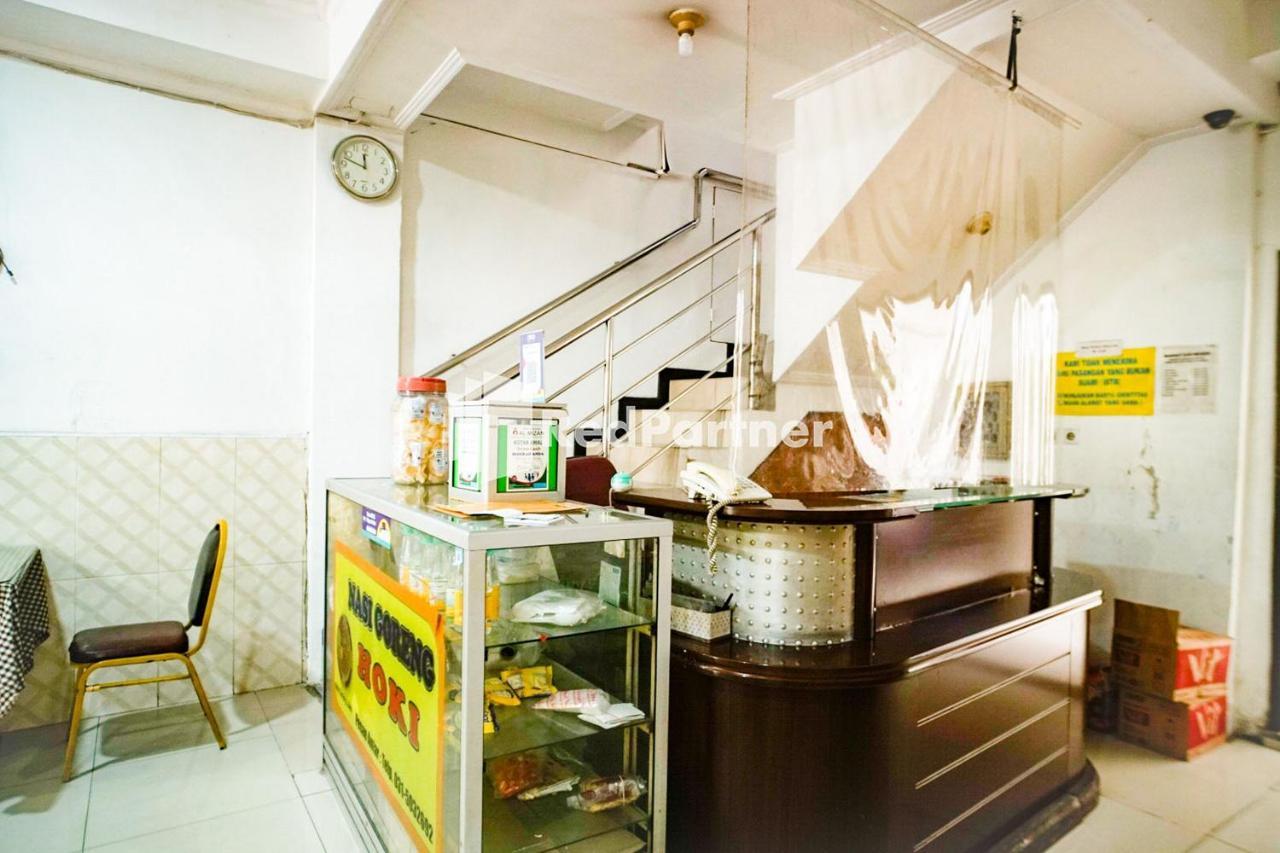 Hoki Homestay Redpartner Surabaya Esterno foto