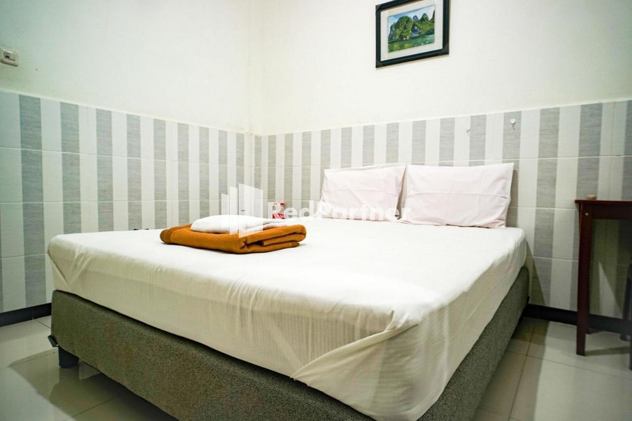 Hoki Homestay Redpartner Surabaya Esterno foto