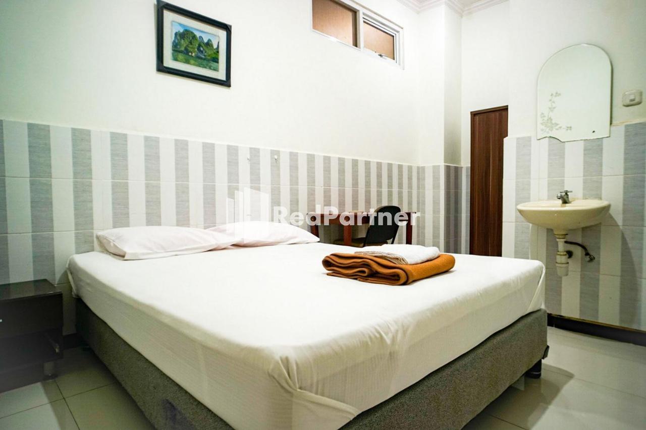 Hoki Homestay Redpartner Surabaya Esterno foto
