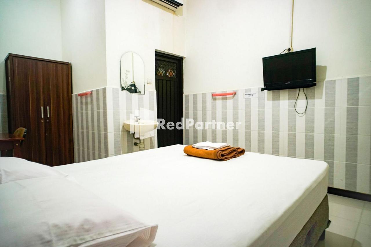 Hoki Homestay Redpartner Surabaya Esterno foto