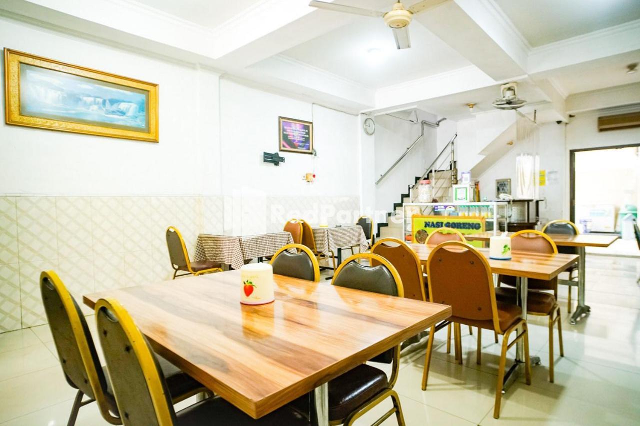 Hoki Homestay Redpartner Surabaya Esterno foto