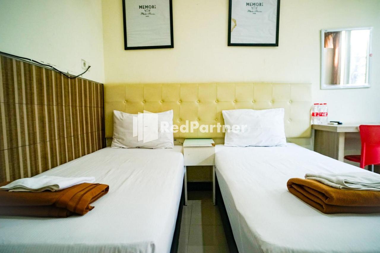Hoki Homestay Redpartner Surabaya Esterno foto