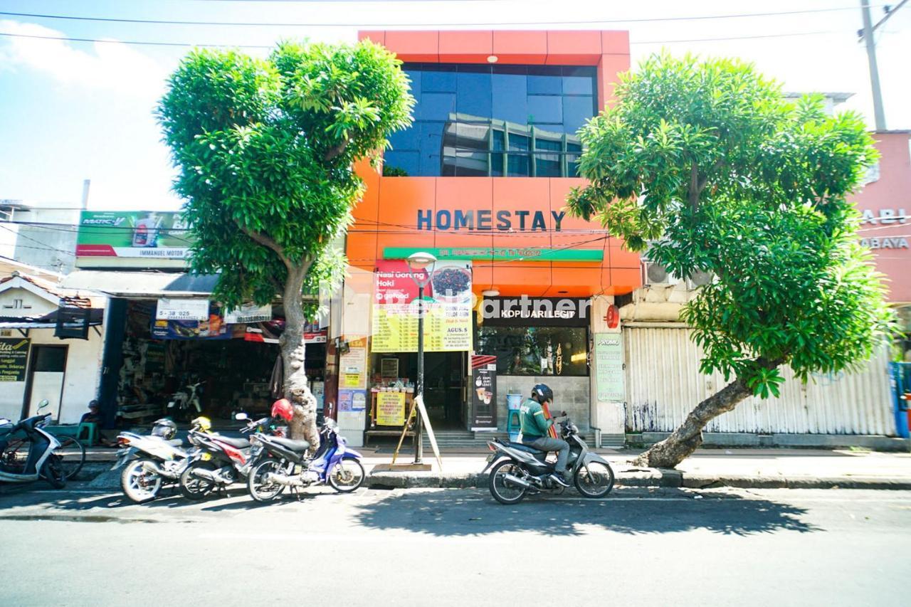 Hoki Homestay Redpartner Surabaya Esterno foto